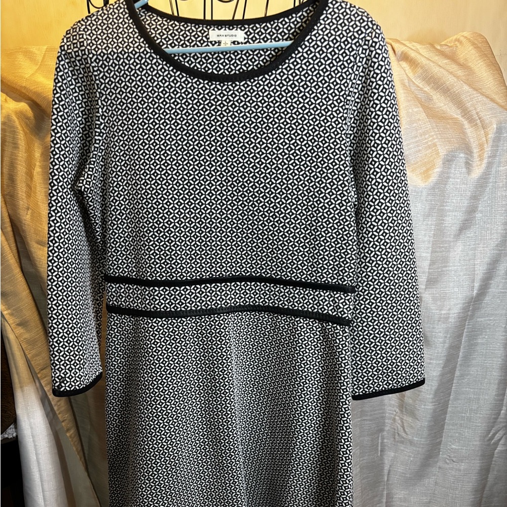 Max Studio Monochrome Geometric Long Sleeve Dress